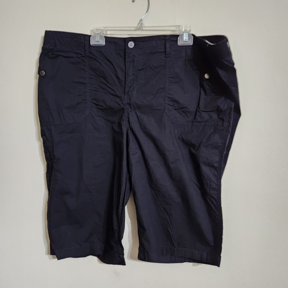 Women's Black Mid Rise Capri, 24W, NWT